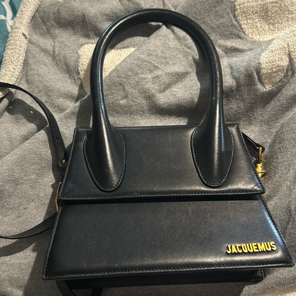 Authentic Jacquemes le chiquito purse barely worn!